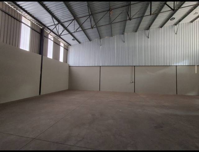 350M² WAREHOUSE TO LET IN CLEVELAND
